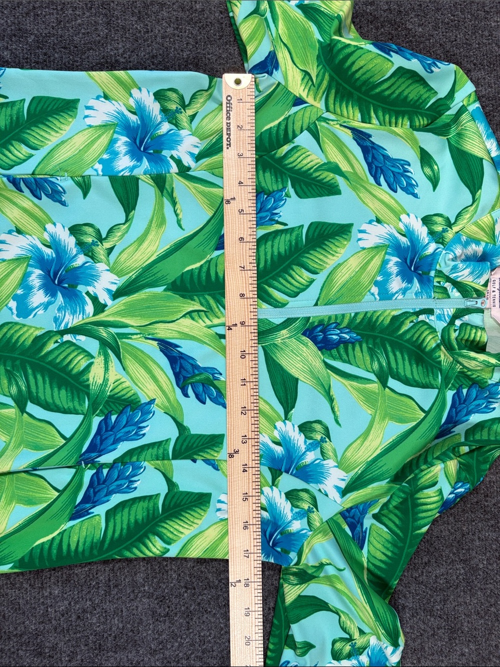 Tommy Bahama Blue & Green Tropical Golf/Tennis Top
Size: L - Picture 6 of 7